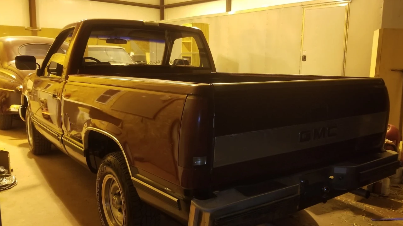1990 GMC Sierra 1st Gen - Image 2 of 10