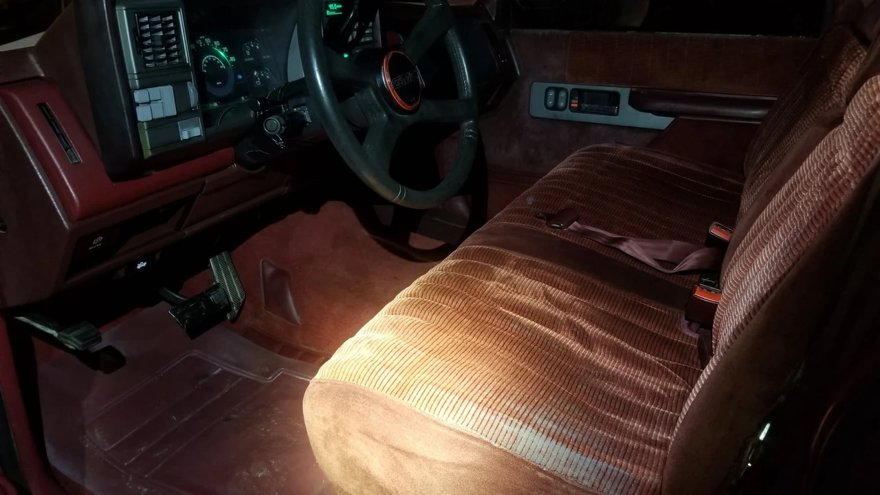 1990 GMC Sierra 1st Gen - Image 3 of 10