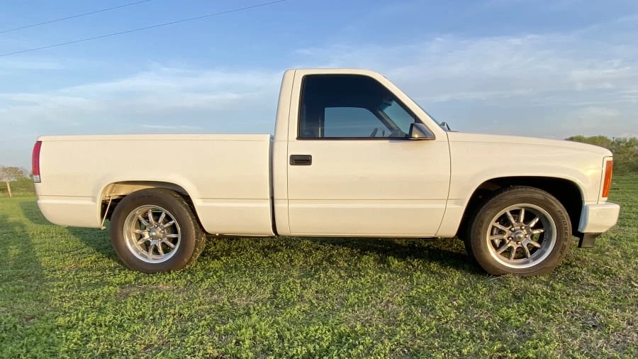 1990 GMC Sierra 1st Gen - Image 2 of 12