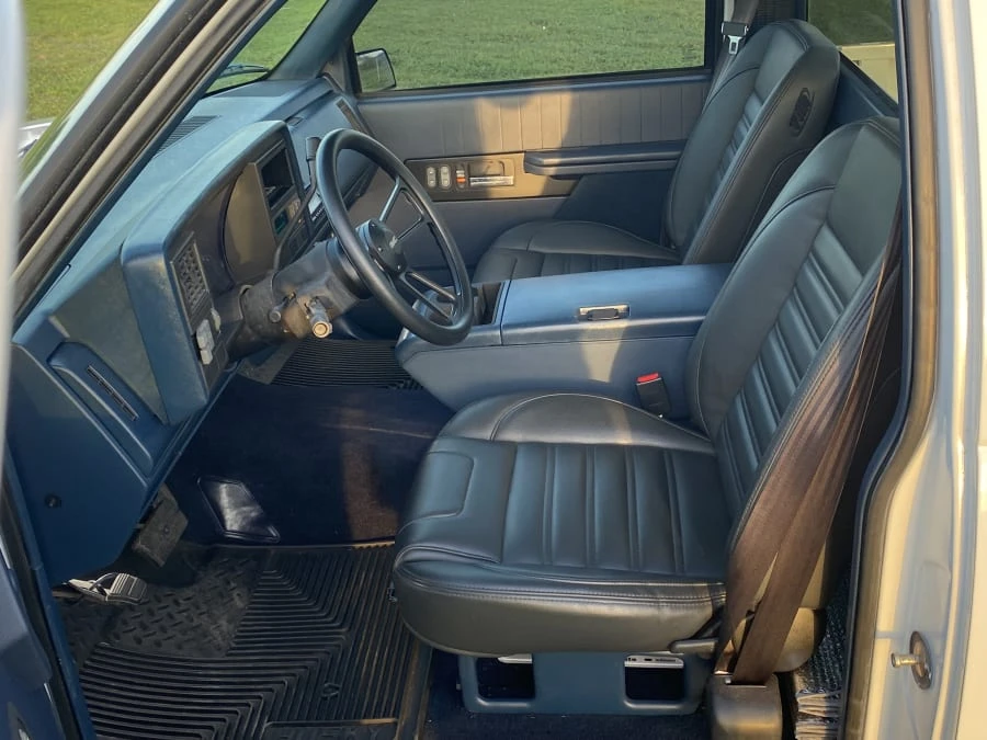 1990 GMC Sierra 1st Gen - Image 5 of 12