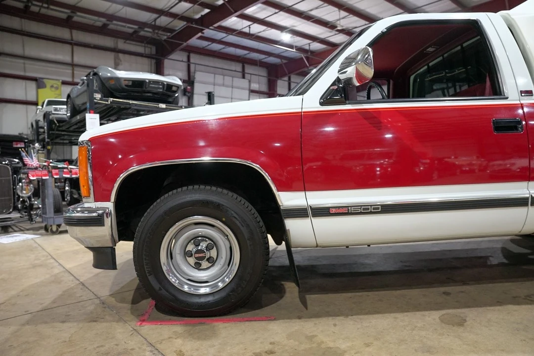 1990 GMC Sierra 1st Gen - Image 3 of 12