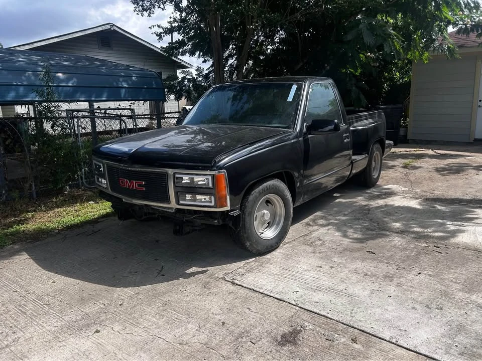 1990 GMC Sierra 1st Gen - Image 2 of 3