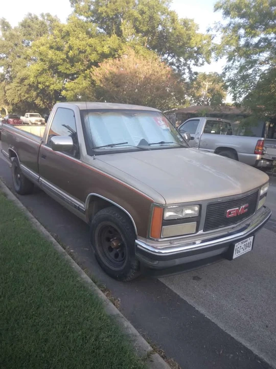 1990 GMC Sierra 1st Gen - Image 2 of 6