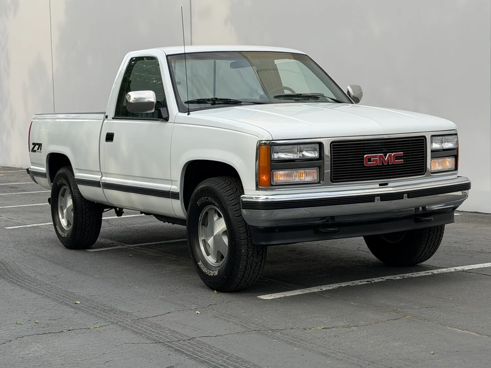 1990 GMC Sierra 1st Gen - Image 2 of 31