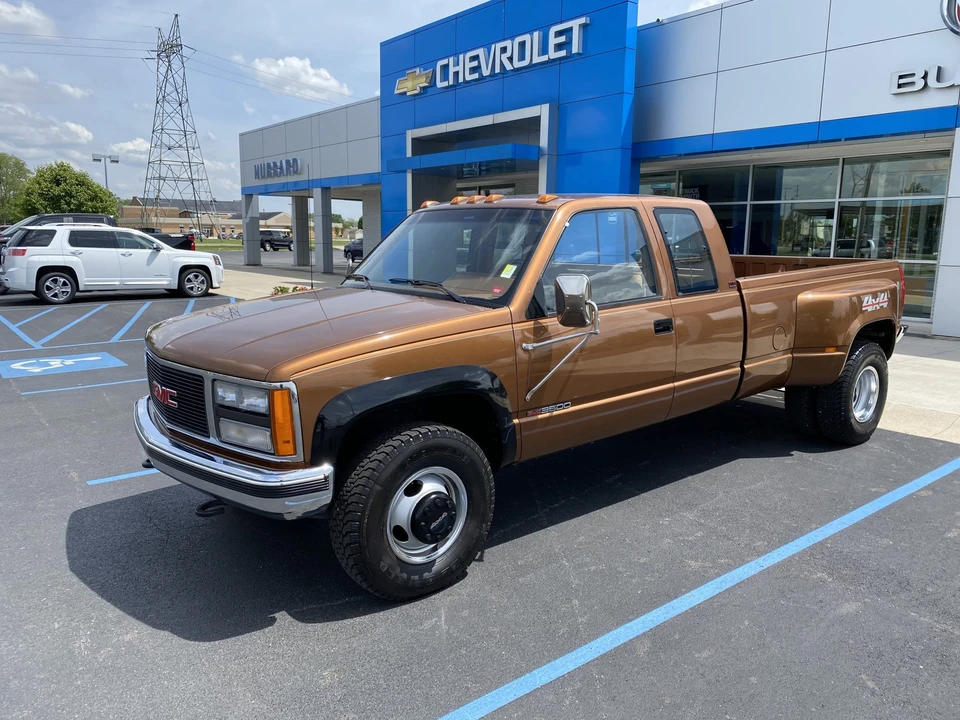 1990 GMC Sierra 1st Gen - Image 2 of 31
