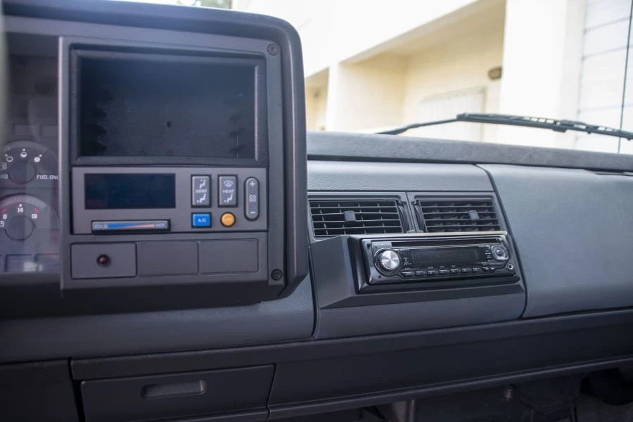 1990 GMC Sierra 1st Gen - Image 17 of 28