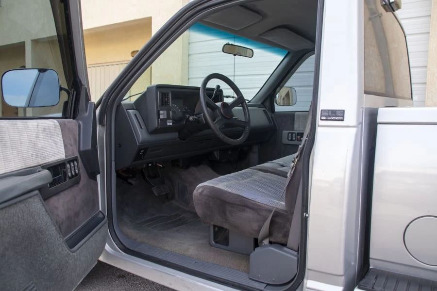 1990 GMC Sierra 1st Gen - Image 15 of 28
