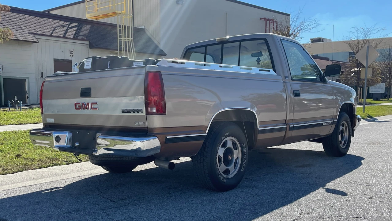 1990 GMC Sierra 1st Gen - Image 3 of 4