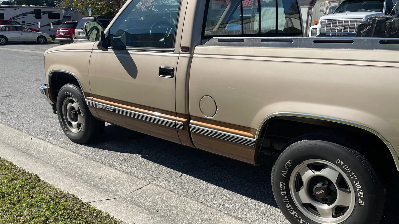 1990 GMC Sierra 1st Gen - Image 4 of 4