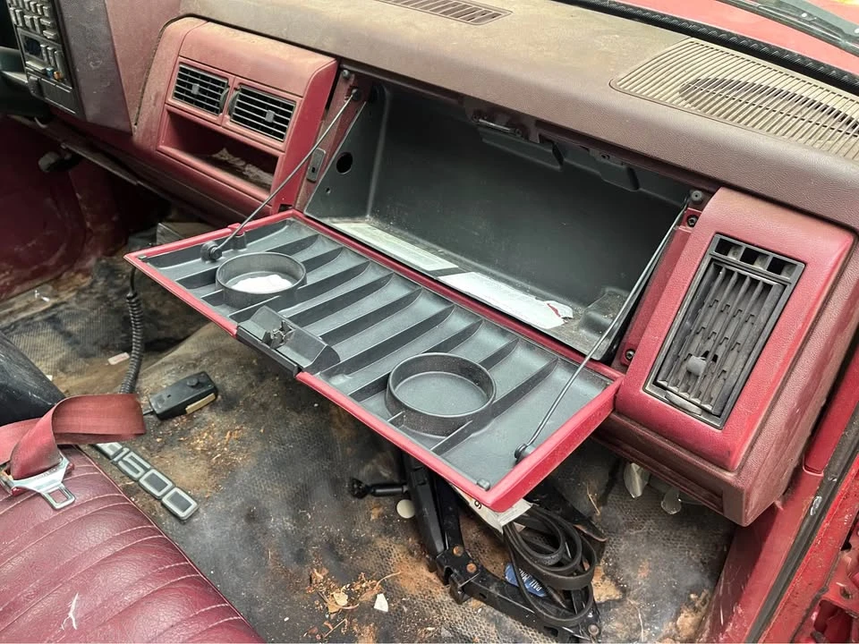 1990 GMC Sierra 1st Gen - Image 10 of 15