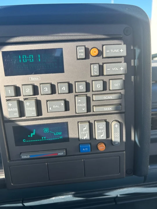 1990 GMC Sierra 1st Gen - Image 13 of 15
