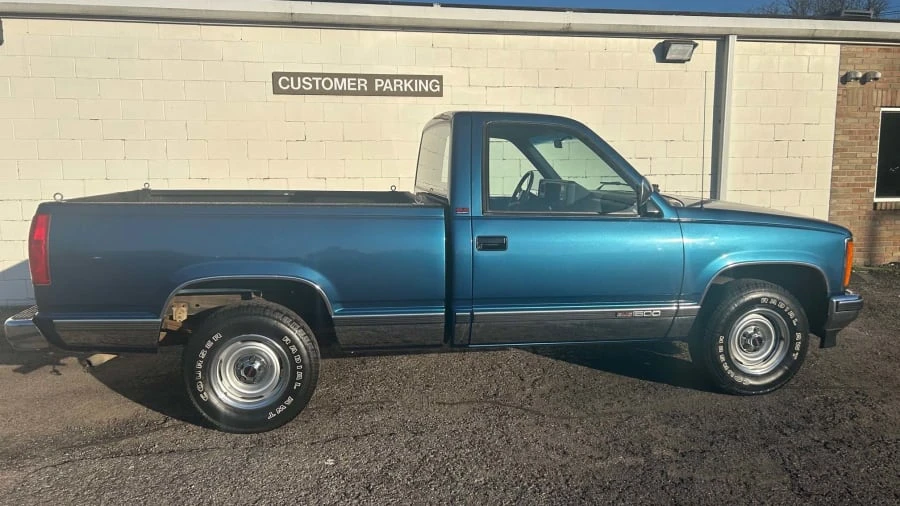 1990 GMC Sierra 1st Gen - Image 2 of 15