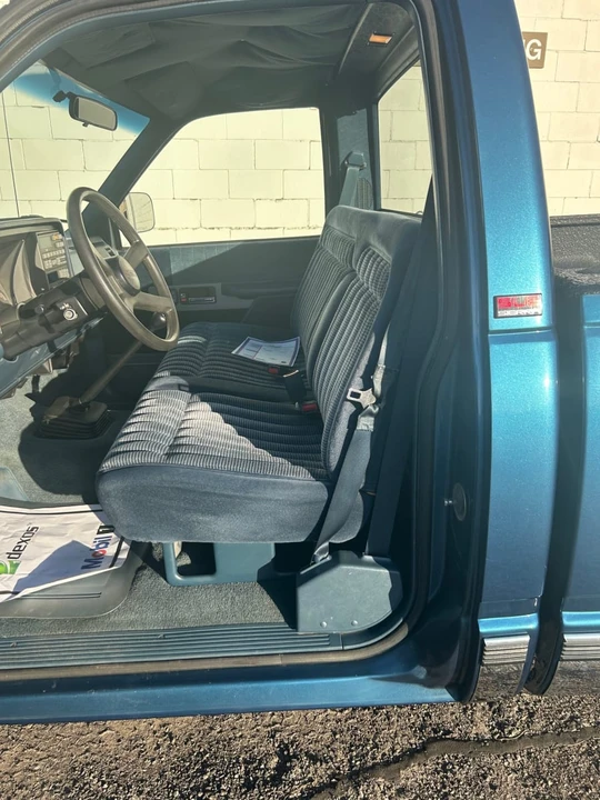 1990 GMC Sierra 1st Gen - Image 11 of 15
