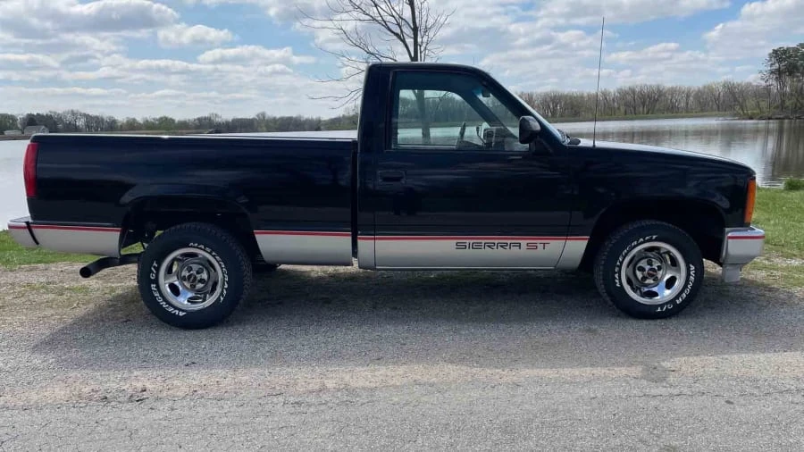 1990 GMC Sierra 1st Gen - Image 2 of 11