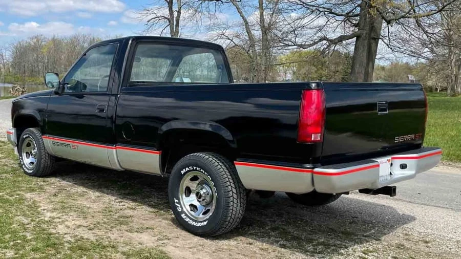 1990 GMC Sierra 1st Gen - Image 3 of 11