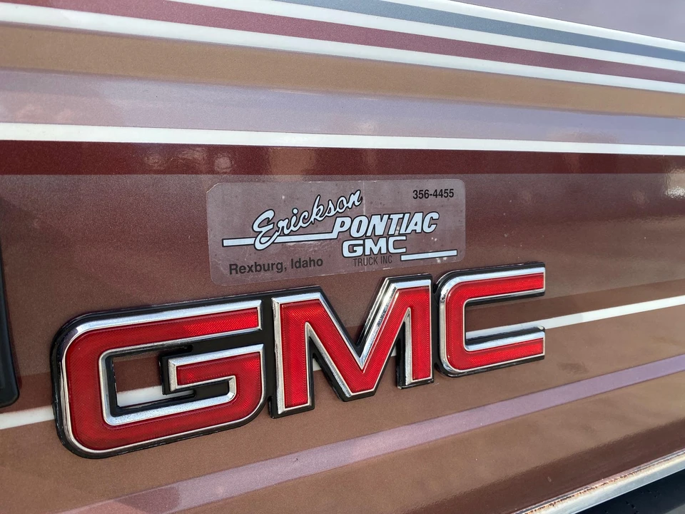 1990 GMC Suburban 7th Gen - Image 29 of 31
