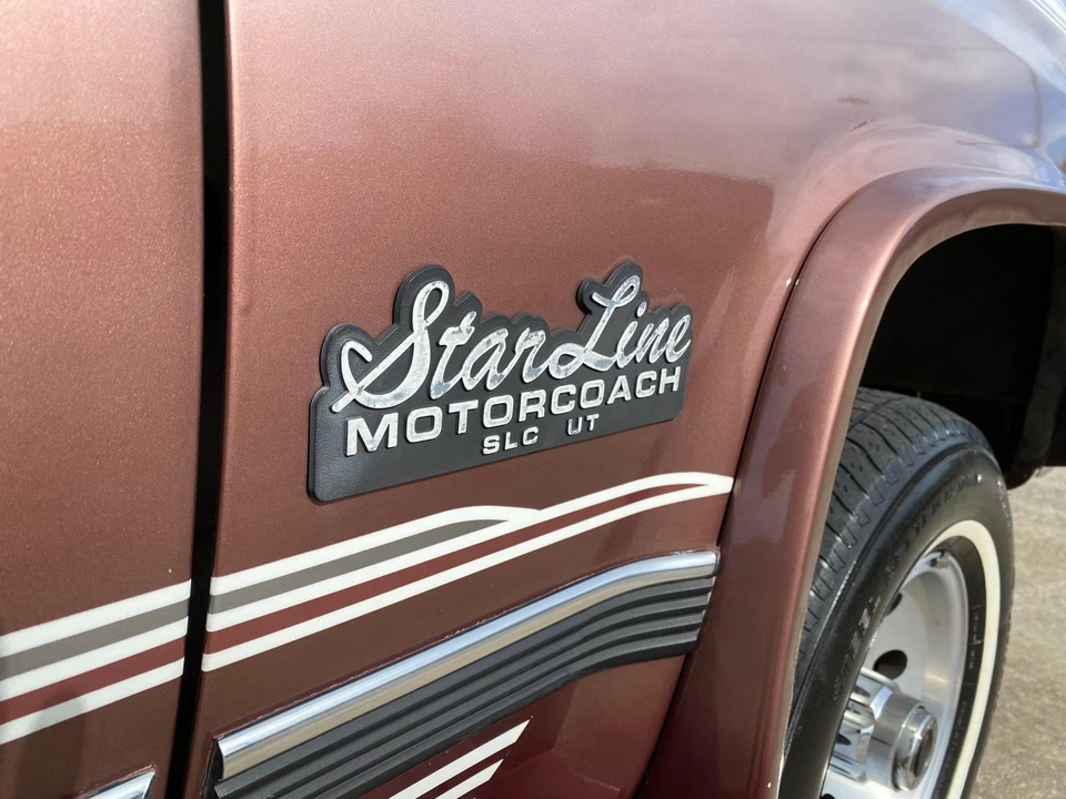 1990 GMC Suburban 7th Gen - Image 24 of 31