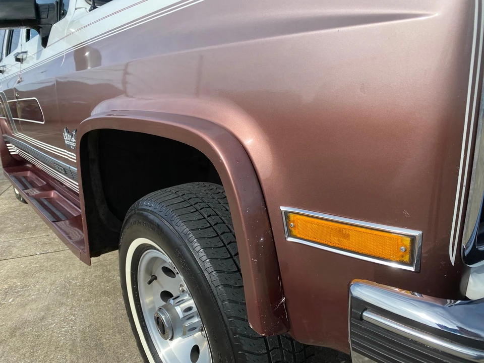 1990 GMC Suburban 7th Gen - Image 15 of 31