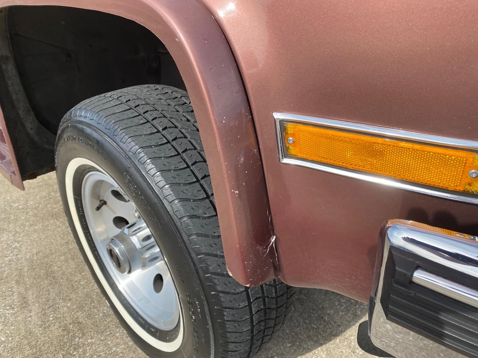 1990 GMC Suburban 7th Gen - Image 31 of 31