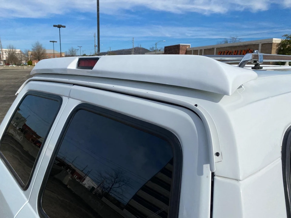 1990 GMC Suburban 7th Gen - Image 28 of 31