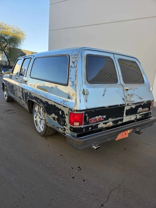 1990 GMC Suburban 7th Gen - Image 14 of 20