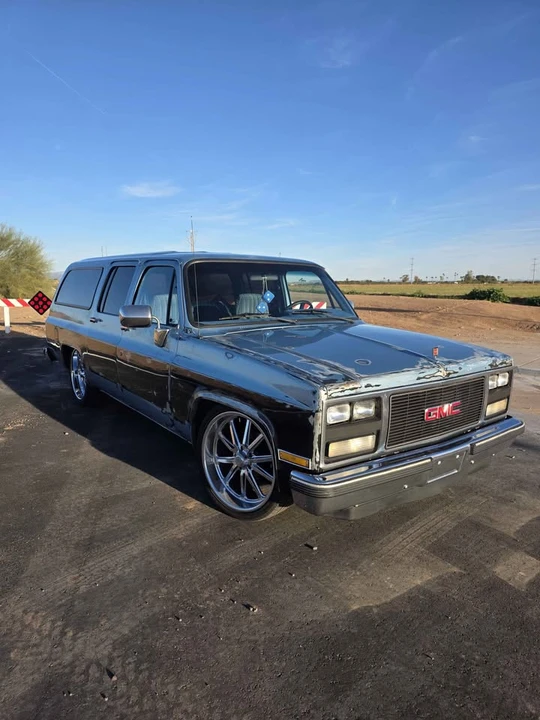 1990 GMC Suburban 7th Gen - Image 7 of 20