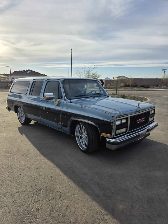 1990 GMC Suburban 7th Gen - Image 4 of 20
