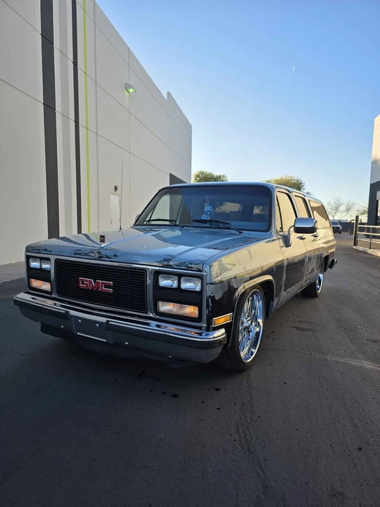 1990 GMC Suburban 7th Gen - Image 11 of 20