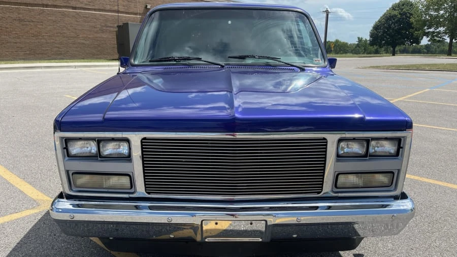 1990 GMC Suburban 7th Gen - Image 11 of 13