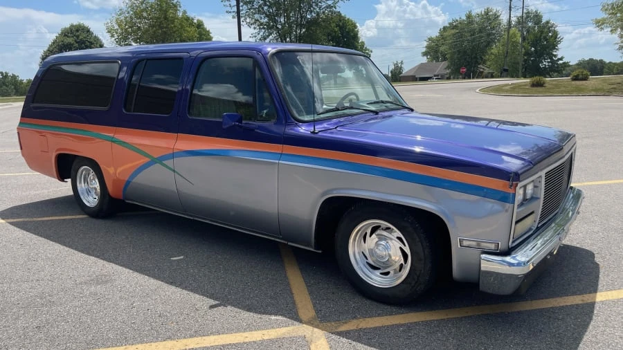 1990 GMC Suburban 7th Gen - Image 12 of 13