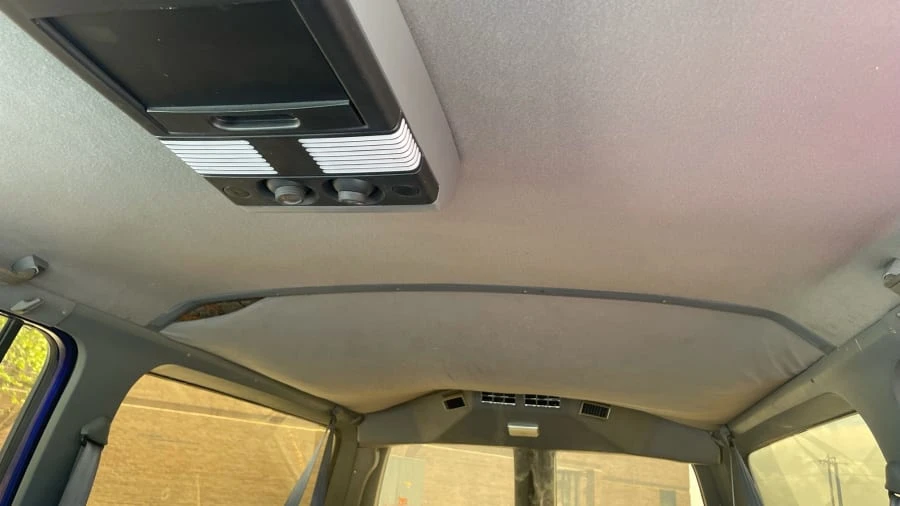 1990 GMC Suburban 7th Gen - Image 7 of 13