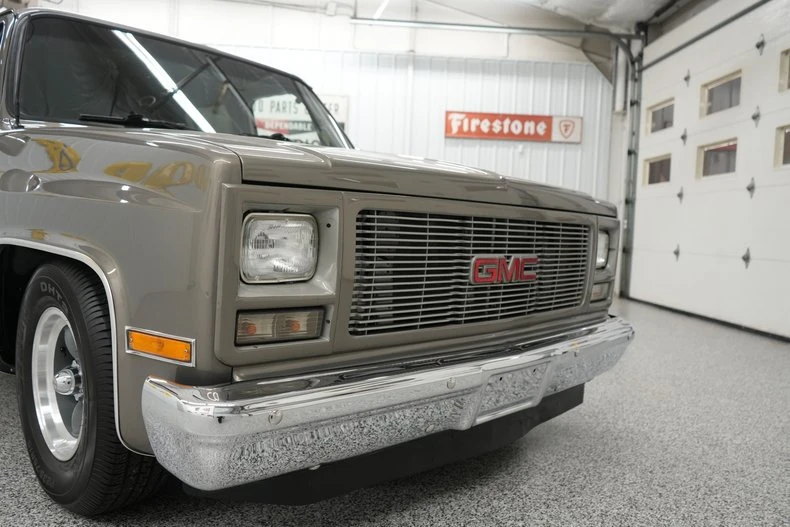 1990 GMC Suburban 7th Gen - Image 24 of 31