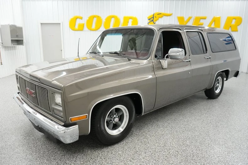 1990 GMC Suburban 7th Gen - Image 4 of 31