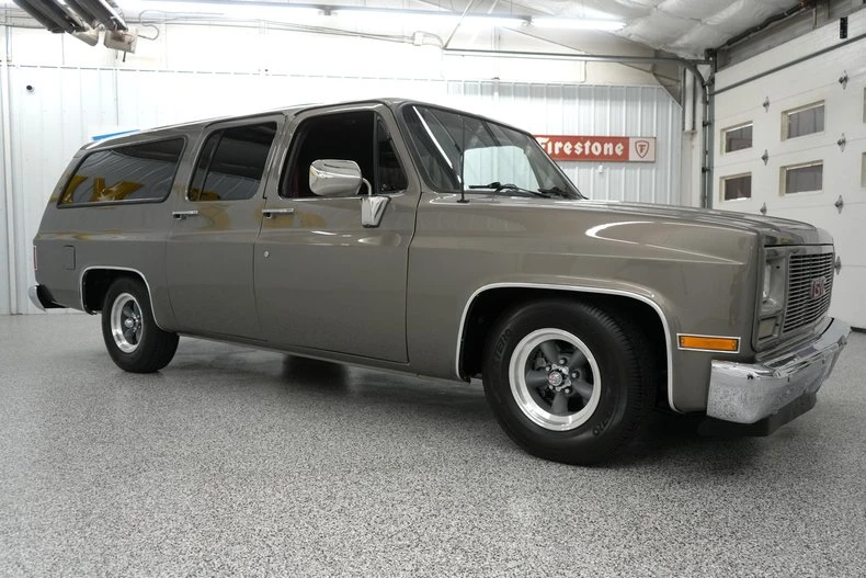 1990 GMC Suburban 7th Gen - Image 21 of 31