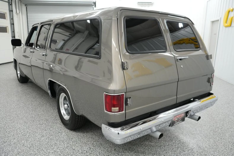 1990 GMC Suburban 7th Gen - Image 8 of 31