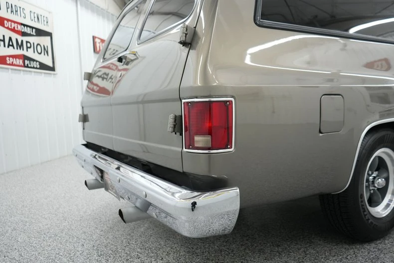 1990 GMC Suburban 7th Gen - Image 14 of 31