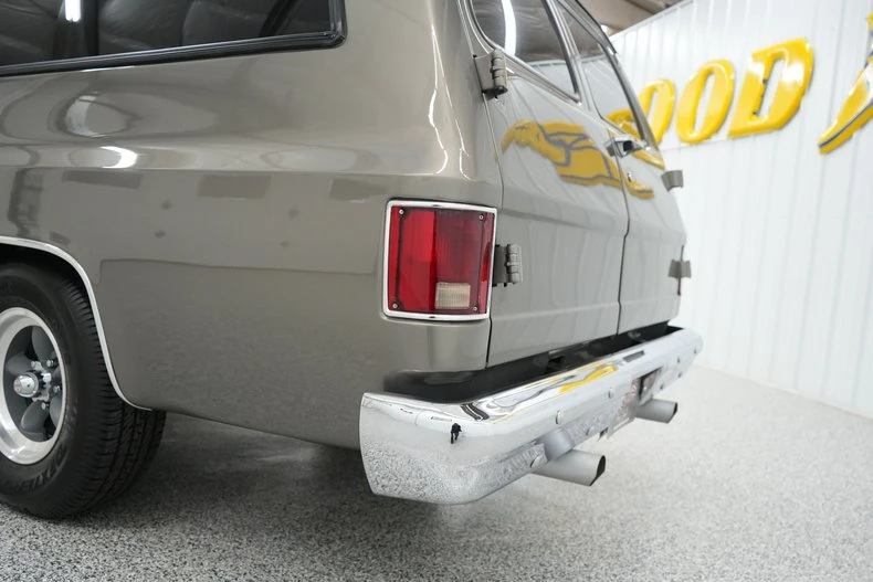 1990 GMC Suburban 7th Gen - Image 10 of 31