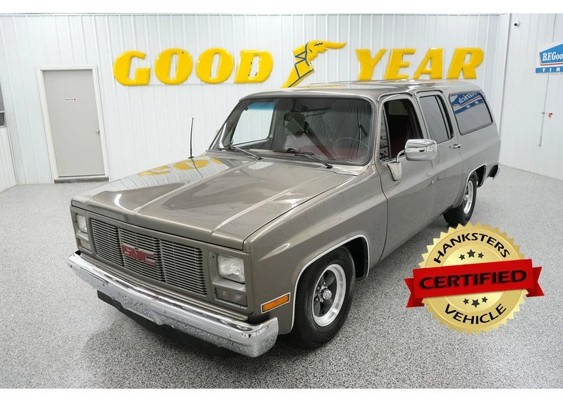 1990 GMC Suburban 7th Gen - Image 2 of 31