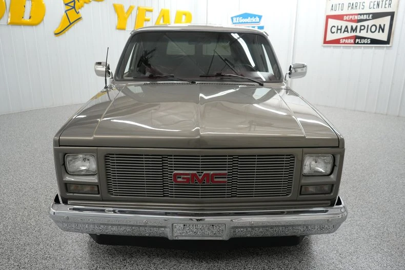 1990 GMC Suburban 7th Gen - Image 28 of 31
