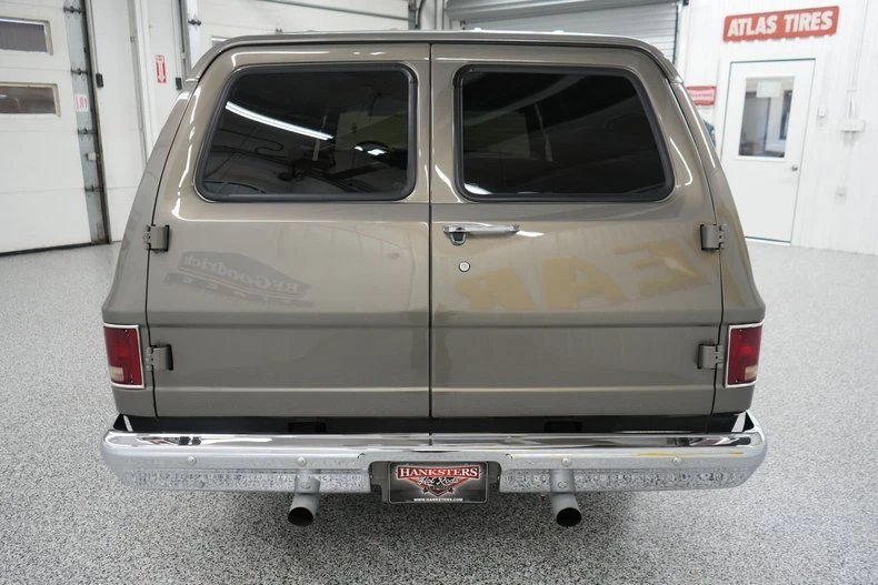 1990 GMC Suburban 7th Gen - Image 12 of 31