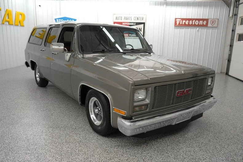 1990 GMC Suburban 7th Gen - Image 22 of 31