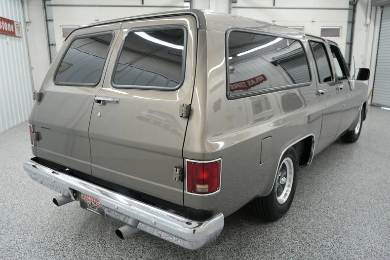 1990 GMC Suburban 7th Gen - Image 16 of 31