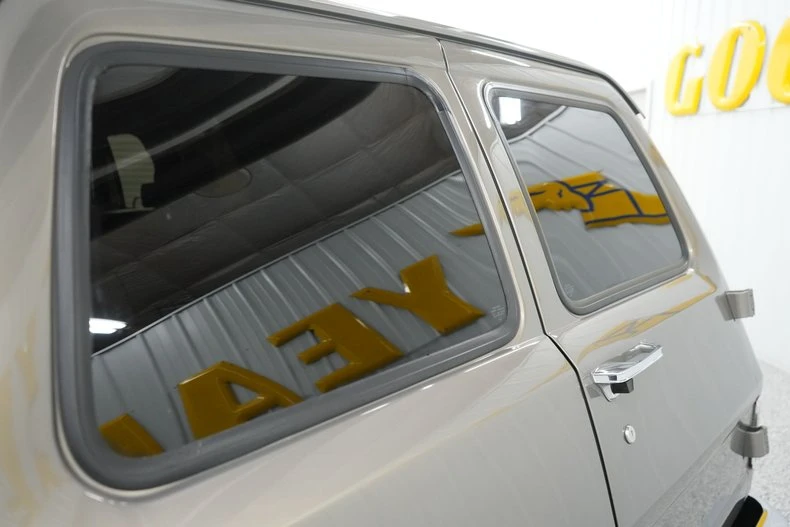 1990 GMC Suburban 7th Gen - Image 11 of 31