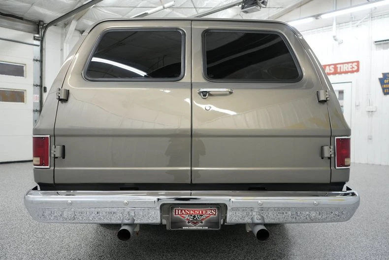 1990 GMC Suburban 7th Gen - Image 13 of 31