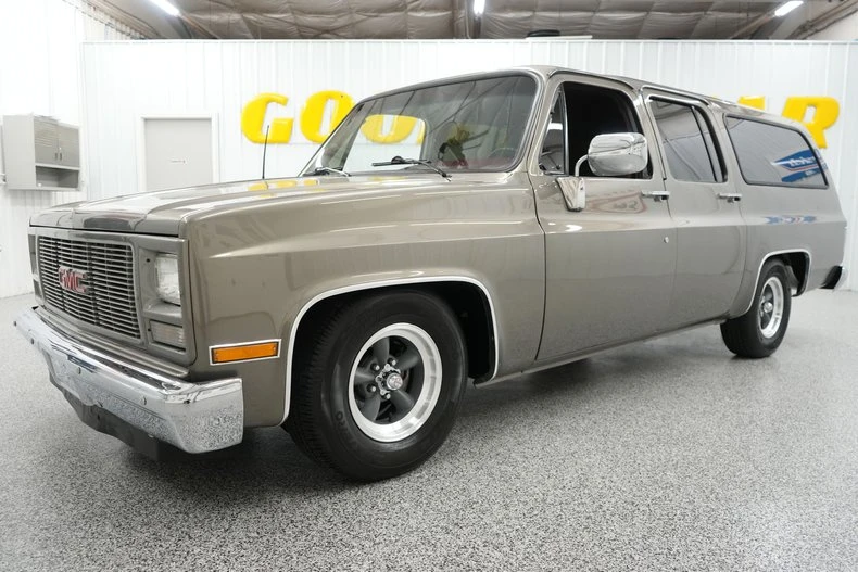 1990 GMC Suburban 7th Gen - Image 5 of 31