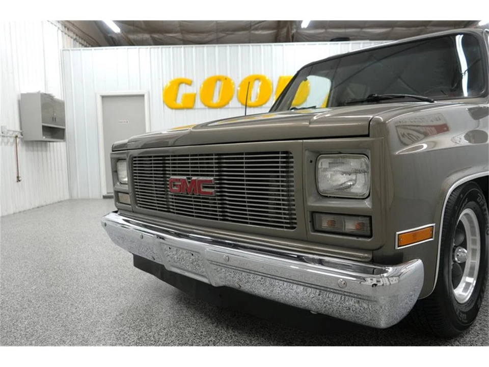 1990 GMC Suburban 7th Gen - Image 29 of 31