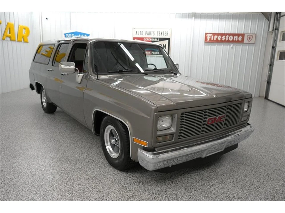 1990 GMC Suburban 7th Gen - Image 21 of 31