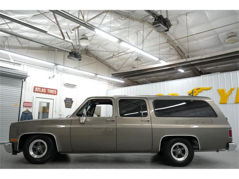 1990 GMC Suburban 7th Gen - Image 6 of 31