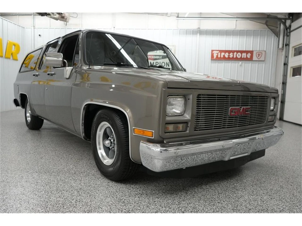 1990 GMC Suburban 7th Gen - Image 22 of 31