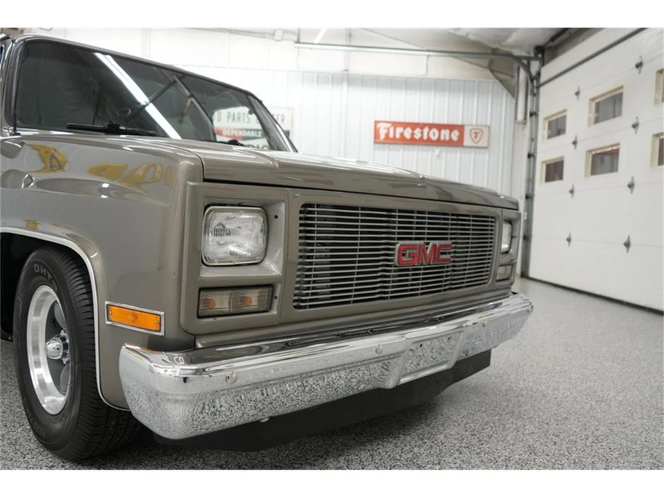 1990 GMC Suburban 7th Gen - Image 23 of 31